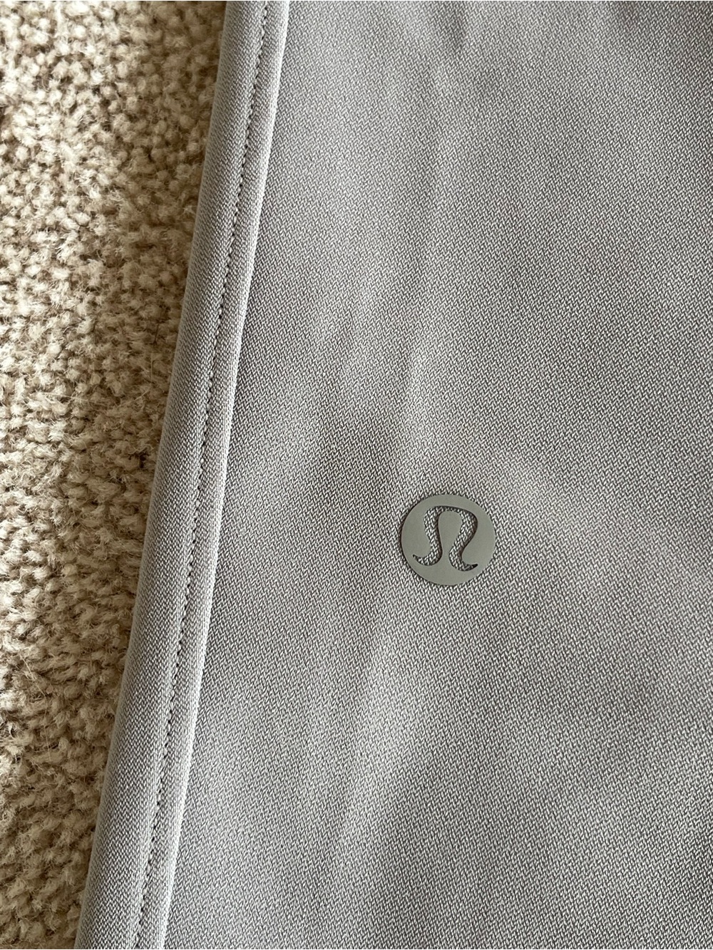 Lululemon On the Fly Jogger 28" *Woven
Grey Sage size 12 - Picture 16 of 16